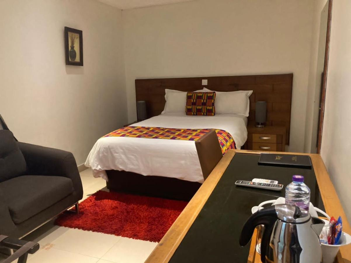 Airport West Hotel Аккра Екстер'єр фото