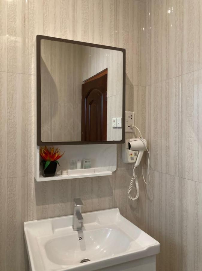 Airport West Hotel Аккра Екстер'єр фото