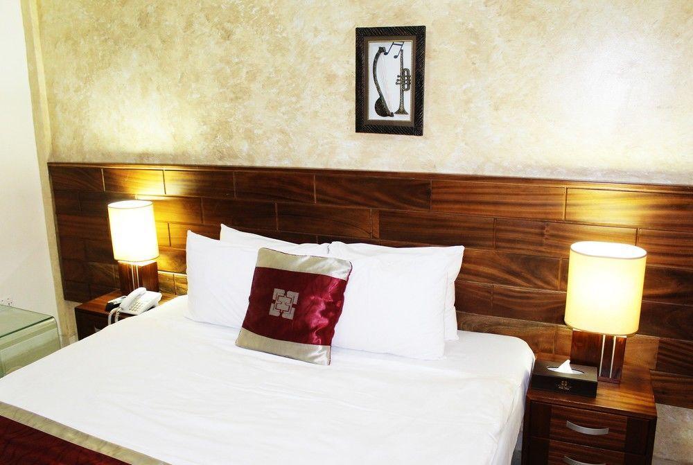Airport West Hotel Аккра Екстер'єр фото