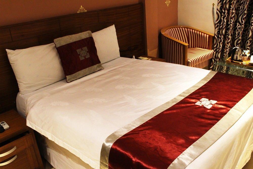 Airport West Hotel Аккра Екстер'єр фото
