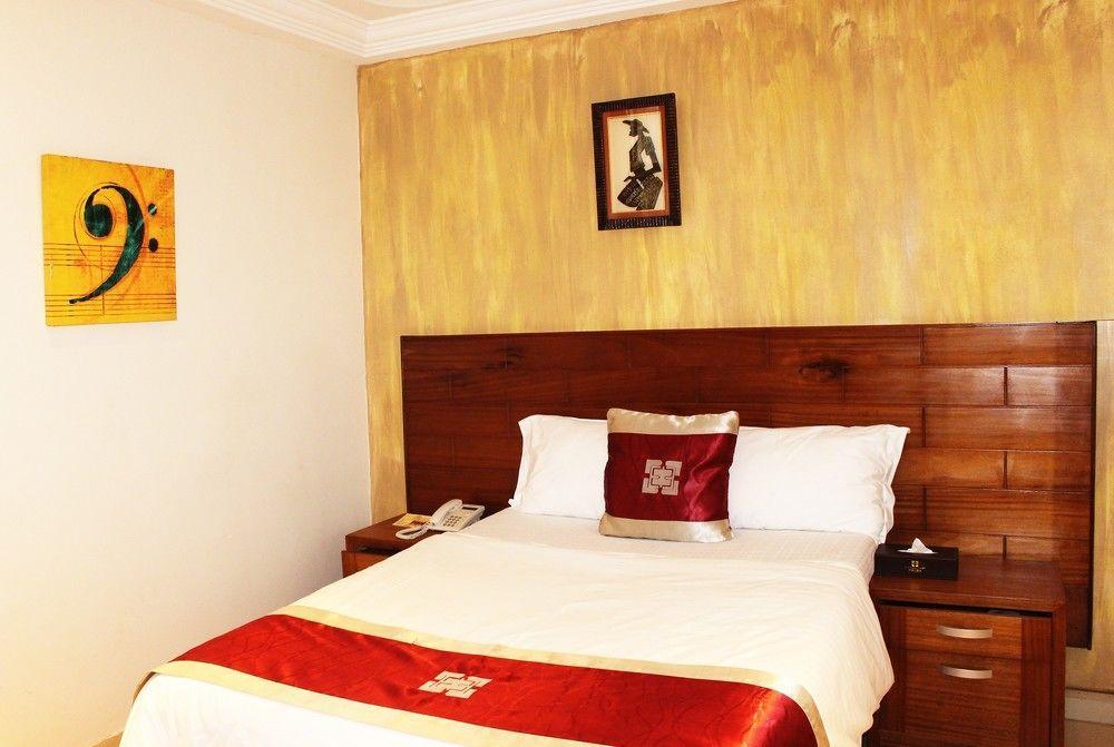 Airport West Hotel Аккра Екстер'єр фото