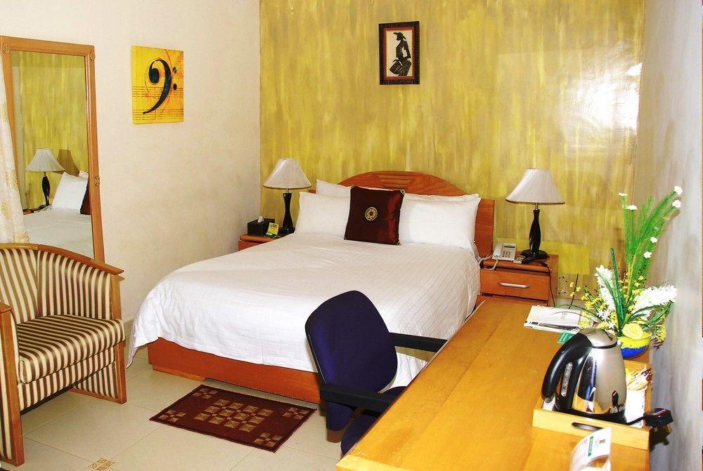 Airport West Hotel Аккра Екстер'єр фото